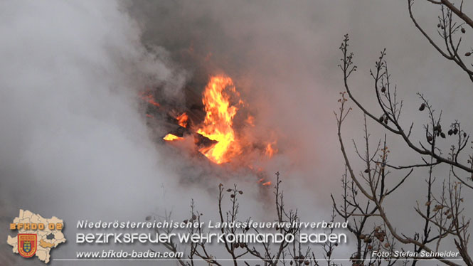 20211227 Wohnhausbrand in Traiskirchen Ortsteil Moellersdorf Foto: Stefan Schneider BFKDO Baden 20211227 Wohnhausbrand in Traiskirchen Ortsteil Moellersdorf Foto: Stefan Schneider BFKDO Baden