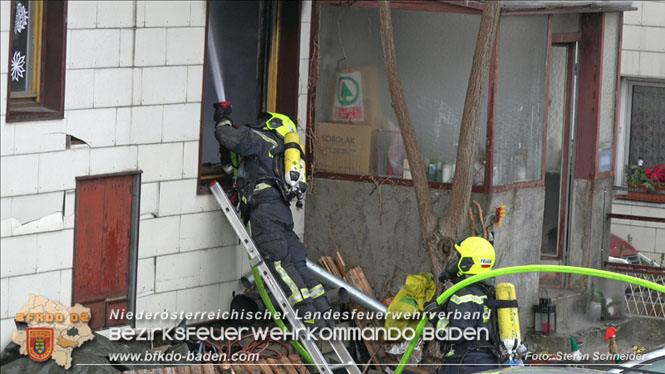 20211227 Wohnhausbrand in Traiskirchen Ortsteil Moellersdorf Foto: Stefan Schneider BFKDO Baden 20211227 Wohnhausbrand in Traiskirchen Ortsteil Moellersdorf Foto: Stefan Schneider BFKDO Baden