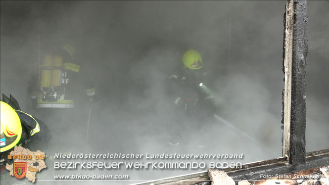 20211227 Wohnhausbrand in Traiskirchen Ortsteil Moellersdorf Foto: Stefan Schneider BFKDO Baden 20211227 Wohnhausbrand in Traiskirchen Ortsteil Moellersdorf Foto: Stefan Schneider BFKDO Baden