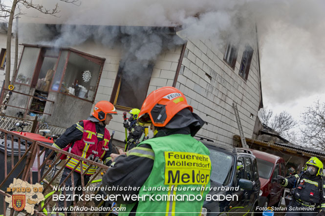 20211227 Wohnhausbrand in Traiskirchen Ortsteil Moellersdorf Foto: Stefan Schneider BFKDO Baden 20211227 Wohnhausbrand in Traiskirchen Ortsteil Moellersdorf Foto: Stefan Schneider BFKDO Baden