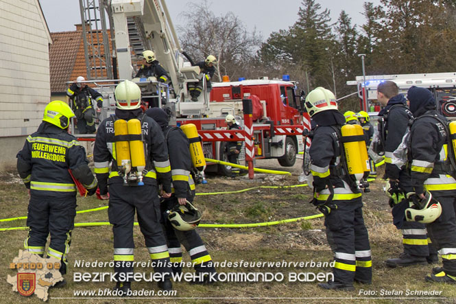20211227 Wohnhausbrand in Traiskirchen Ortsteil Moellersdorf Foto: Stefan Schneider BFKDO Baden 20211227 Wohnhausbrand in Traiskirchen Ortsteil Moellersdorf Foto: Stefan Schneider BFKDO Baden