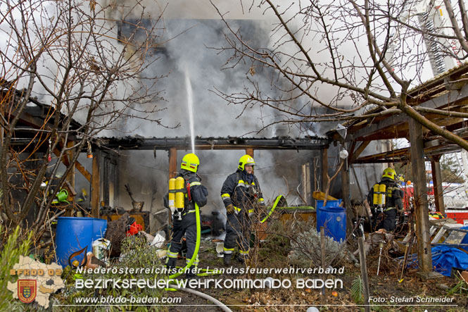 20211227 Wohnhausbrand in Traiskirchen Ortsteil Moellersdorf Foto: Stefan Schneider BFKDO Baden 20211227 Wohnhausbrand in Traiskirchen Ortsteil Moellersdorf Foto: Stefan Schneider BFKDO Baden