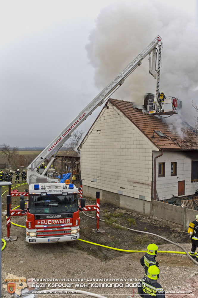 20211227 Wohnhausbrand in Traiskirchen Ortsteil Moellersdorf Foto: Stefan Schneider BFKDO Baden 20211227 Wohnhausbrand in Traiskirchen Ortsteil Moellersdorf Foto: Stefan Schneider BFKDO Baden