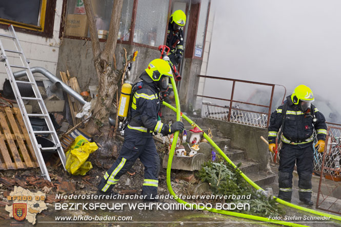 20211227 Wohnhausbrand in Traiskirchen Ortsteil Moellersdorf Foto: Stefan Schneider BFKDO Baden 20211227 Wohnhausbrand in Traiskirchen Ortsteil Moellersdorf Foto: Stefan Schneider BFKDO Baden