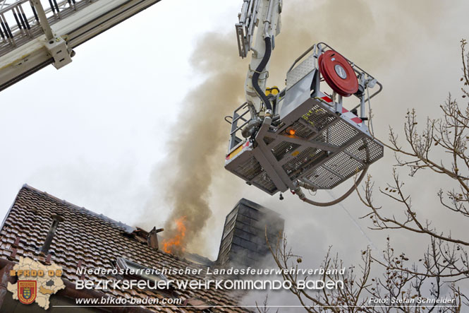 20211227 Wohnhausbrand in Traiskirchen Ortsteil Moellersdorf Foto: Stefan Schneider BFKDO Baden 20211227 Wohnhausbrand in Traiskirchen Ortsteil Moellersdorf Foto: Stefan Schneider BFKDO Baden
