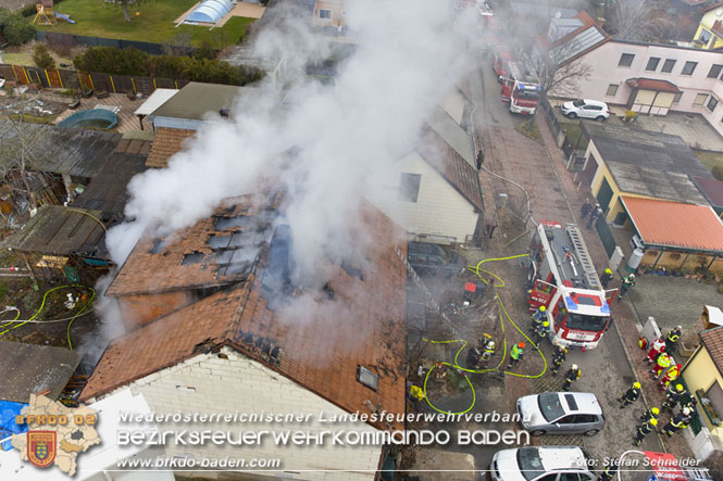 20211227 Wohnhausbrand in Traiskirchen Ortsteil Moellersdorf Foto: Stefan Schneider BFKDO Baden 20211227 Wohnhausbrand in Traiskirchen Ortsteil Moellersdorf Foto: Stefan Schneider BFKDO Baden