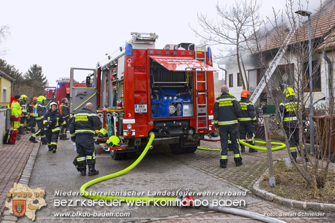 20211227 Wohnhausbrand in Traiskirchen Ortsteil Moellersdorf Foto: Stefan Schneider BFKDO Baden 20211227 Wohnhausbrand in Traiskirchen Ortsteil Moellersdorf Foto: Stefan Schneider BFKDO Baden