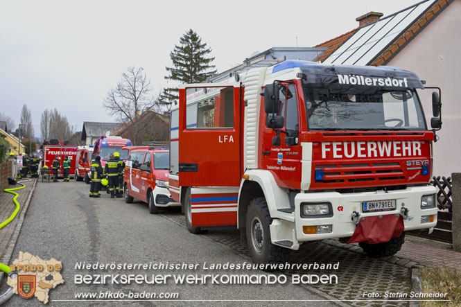 20211227 Wohnhausbrand in Traiskirchen Ortsteil Moellersdorf Foto: Stefan Schneider BFKDO Baden 20211227 Wohnhausbrand in Traiskirchen Ortsteil Moellersdorf Foto: Stefan Schneider BFKDO Baden