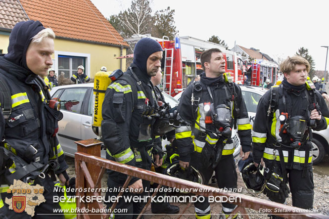 20211227 Wohnhausbrand in Traiskirchen Ortsteil Moellersdorf Foto: Stefan Schneider BFKDO Baden 20211227 Wohnhausbrand in Traiskirchen Ortsteil Moellersdorf Foto: Stefan Schneider BFKDO Baden