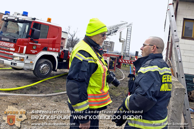20211227 Wohnhausbrand in Traiskirchen Ortsteil Moellersdorf Foto: Stefan Schneider BFKDO Baden 20211227 Wohnhausbrand in Traiskirchen Ortsteil Moellersdorf Foto: Stefan Schneider BFKDO Baden