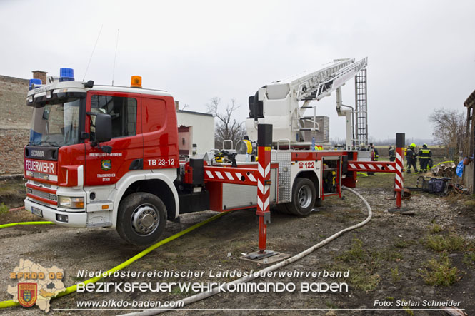 20211227 Wohnhausbrand in Traiskirchen Ortsteil Moellersdorf Foto: Stefan Schneider BFKDO Baden 20211227 Wohnhausbrand in Traiskirchen Ortsteil Moellersdorf Foto: Stefan Schneider BFKDO Baden