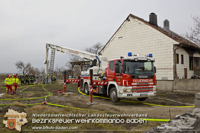 20211227 Wohnhausbrand in Traiskirchen Ortsteil Moellersdorf Foto: Stefan Schneider BFKDO Baden 20211227 Wohnhausbrand in Traiskirchen Ortsteil Moellersdorf Foto: Stefan Schneider BFKDO Baden