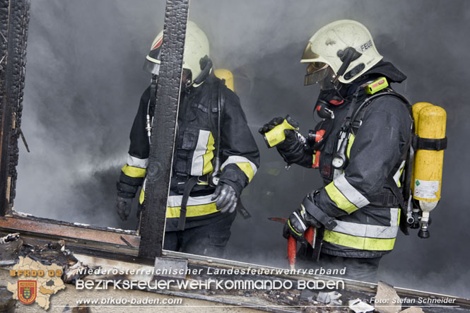 20211227 Wohnhausbrand in Traiskirchen Ortsteil Moellersdorf Foto: Stefan Schneider BFKDO Baden 20211227 Wohnhausbrand in Traiskirchen Ortsteil Moellersdorf Foto: Stefan Schneider BFKDO Baden