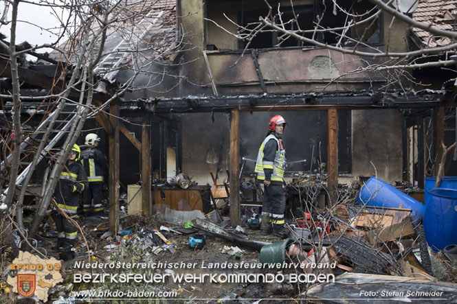 20211227 Wohnhausbrand in Traiskirchen Ortsteil Moellersdorf Foto: Stefan Schneider BFKDO Baden 20211227 Wohnhausbrand in Traiskirchen Ortsteil Moellersdorf Foto: Stefan Schneider BFKDO Baden