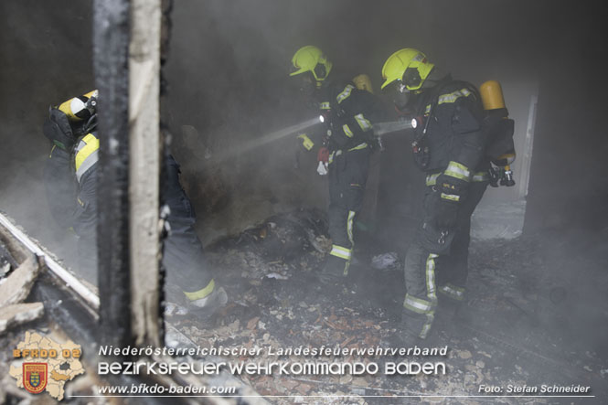 20211227 Wohnhausbrand in Traiskirchen Ortsteil Moellersdorf Foto: Stefan Schneider BFKDO Baden 20211227 Wohnhausbrand in Traiskirchen Ortsteil Moellersdorf Foto: Stefan Schneider BFKDO Baden