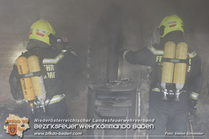 20211227 Wohnhausbrand in Traiskirchen Ortsteil Moellersdorf Foto: Stefan Schneider BFKDO Baden 20211227 Wohnhausbrand in Traiskirchen Ortsteil Moellersdorf Foto: Stefan Schneider BFKDO Baden