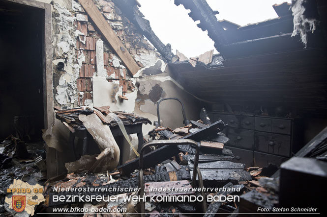 20211227 Wohnhausbrand in Traiskirchen Ortsteil Moellersdorf Foto: Stefan Schneider BFKDO Baden 20211227 Wohnhausbrand in Traiskirchen Ortsteil Moellersdorf Foto: Stefan Schneider BFKDO Baden