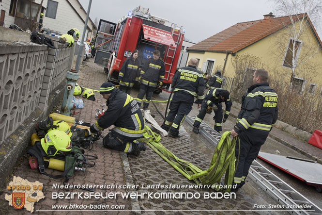 20211227 Wohnhausbrand in Traiskirchen Ortsteil Moellersdorf Foto: Stefan Schneider BFKDO Baden 20211227 Wohnhausbrand in Traiskirchen Ortsteil Moellersdorf Foto: Stefan Schneider BFKDO Baden