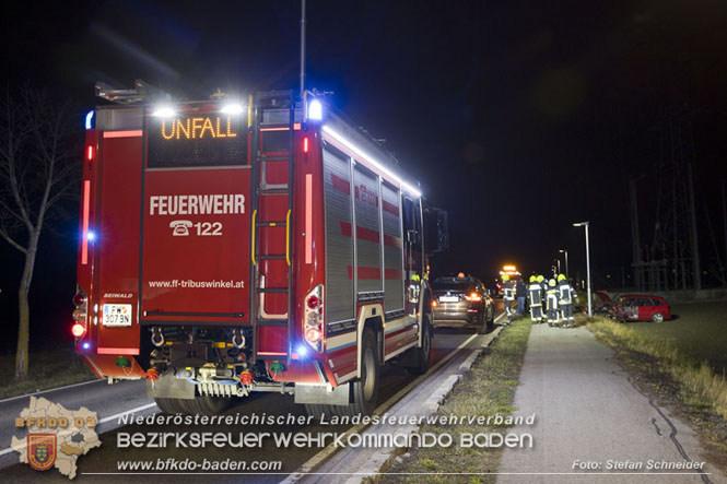 20211227 Trümmerfeld nach Zusammenstoß zweier Fahrzeuge im Freilandgebiet von Tribuswinkel   Foto: Stefan Schneider