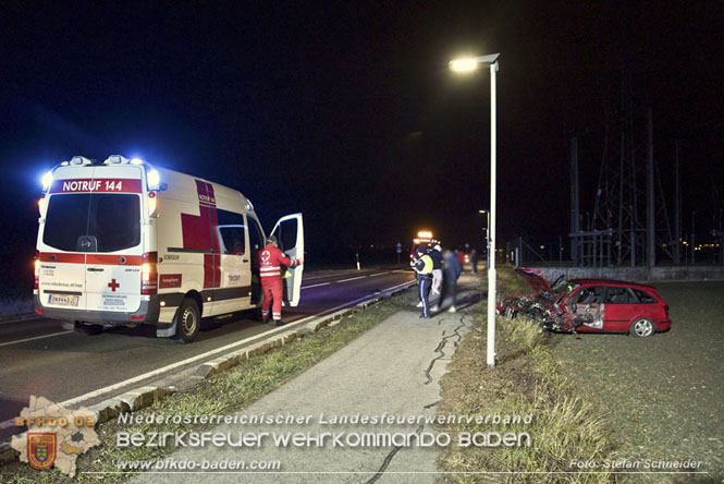 20211227 Trümmerfeld nach Zusammenstoß zweier Fahrzeuge im Freilandgebiet von Tribuswinkel   Foto: Stefan Schneider