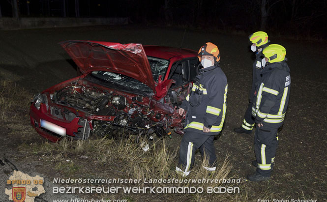 20211227 Trümmerfeld nach Zusammenstoß zweier Fahrzeuge im Freilandgebiet von Tribuswinkel   Foto: Stefan Schneider
