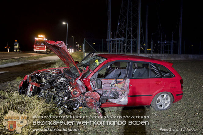 20211227 Trümmerfeld nach Zusammenstoß zweier Fahrzeuge im Freilandgebiet von Tribuswinkel   Foto: Stefan Schneider