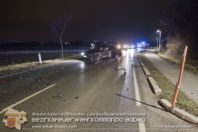 20211227 Trümmerfeld nach Zusammenstoß zweier Fahrzeuge im Freilandgebiet von Tribuswinkel   Foto: Stefan Schneider