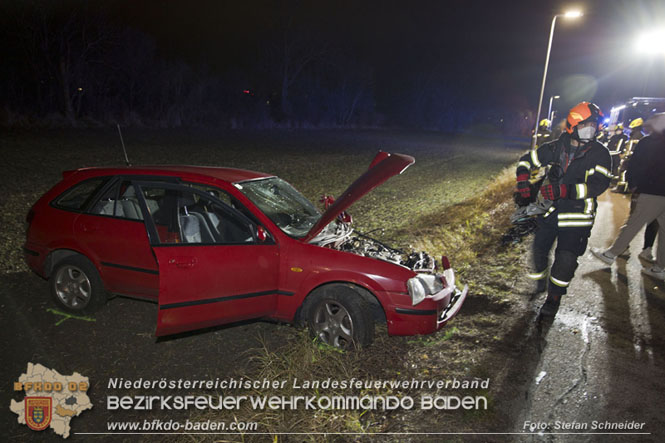20211227 Trümmerfeld nach Zusammenstoß zweier Fahrzeuge im Freilandgebiet von Tribuswinkel   Foto: Stefan Schneider