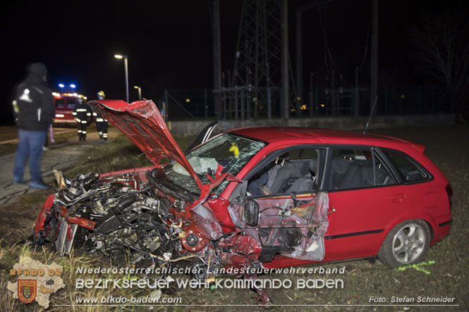 20211227 Trümmerfeld nach Zusammenstoß zweier Fahrzeuge im Freilandgebiet von Tribuswinkel   Foto: Stefan Schneider