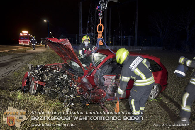20211227 Trümmerfeld nach Zusammenstoß zweier Fahrzeuge im Freilandgebiet von Tribuswinkel   Foto: Stefan Schneider