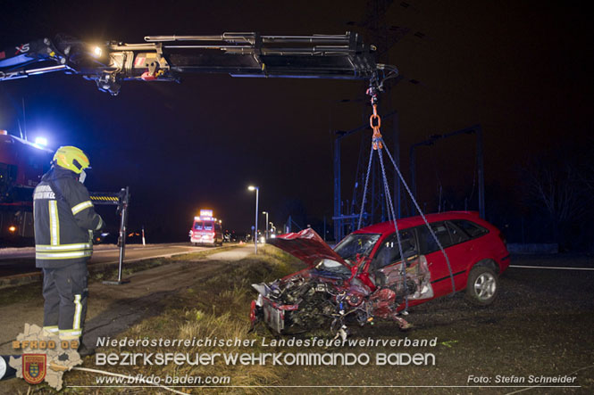 20211227 Trümmerfeld nach Zusammenstoß zweier Fahrzeuge im Freilandgebiet von Tribuswinkel   Foto: Stefan Schneider