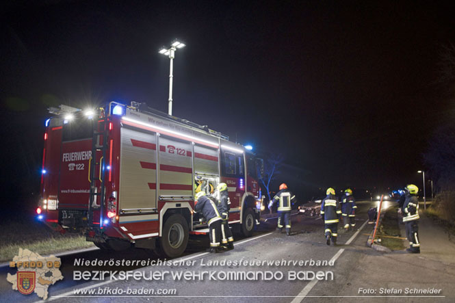 20211227 Trümmerfeld nach Zusammenstoß zweier Fahrzeuge im Freilandgebiet von Tribuswinkel   Foto: Stefan Schneider