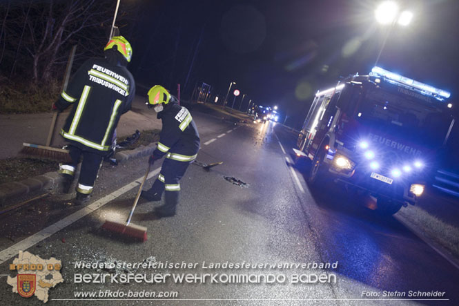 20211227 Trümmerfeld nach Zusammenstoß zweier Fahrzeuge im Freilandgebiet von Tribuswinkel   Foto: Stefan Schneider