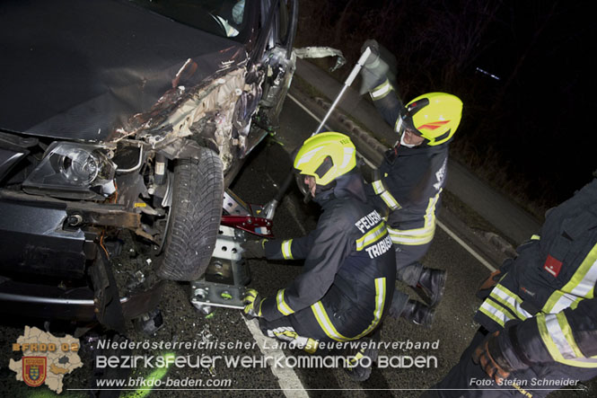 20211227 Trümmerfeld nach Zusammenstoß zweier Fahrzeuge im Freilandgebiet von Tribuswinkel   Foto: Stefan Schneider