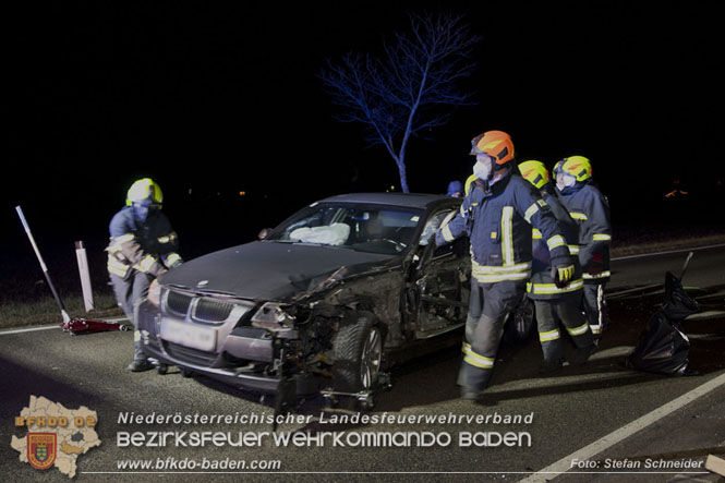 20211227 Trümmerfeld nach Zusammenstoß zweier Fahrzeuge im Freilandgebiet von Tribuswinkel   Foto: Stefan Schneider