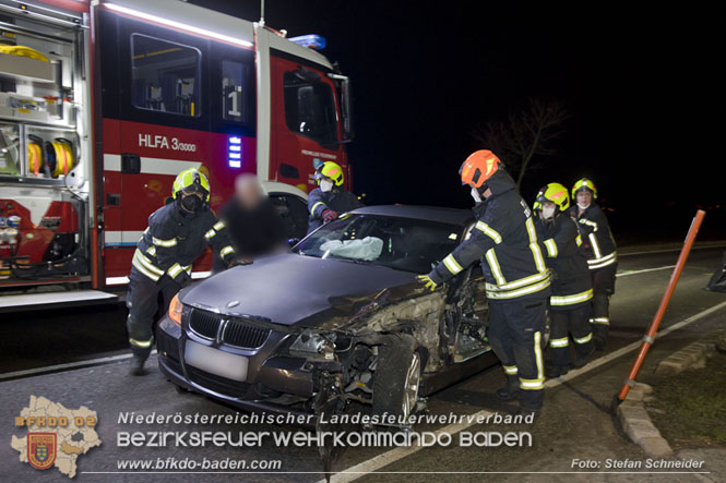 20211227 Trümmerfeld nach Zusammenstoß zweier Fahrzeuge im Freilandgebiet von Tribuswinkel   Foto: Stefan Schneider