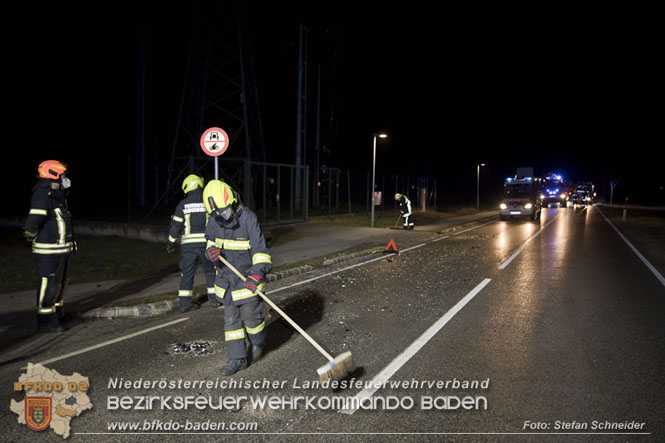 20211227 Trümmerfeld nach Zusammenstoß zweier Fahrzeuge im Freilandgebiet von Tribuswinkel   Foto: Stefan Schneider