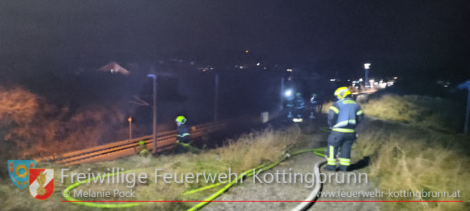 20220101 Bahndammbrand in Kottingbrunn  Foto: Freiwillige Feuerwehr Kottingbrunn / Michael Kantner / Melanie Pock