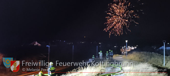 20220101 Bahndammbrand in Kottingbrunn  Foto: Freiwillige Feuerwehr Kottingbrunn / Michael Kantner / Melanie Pock