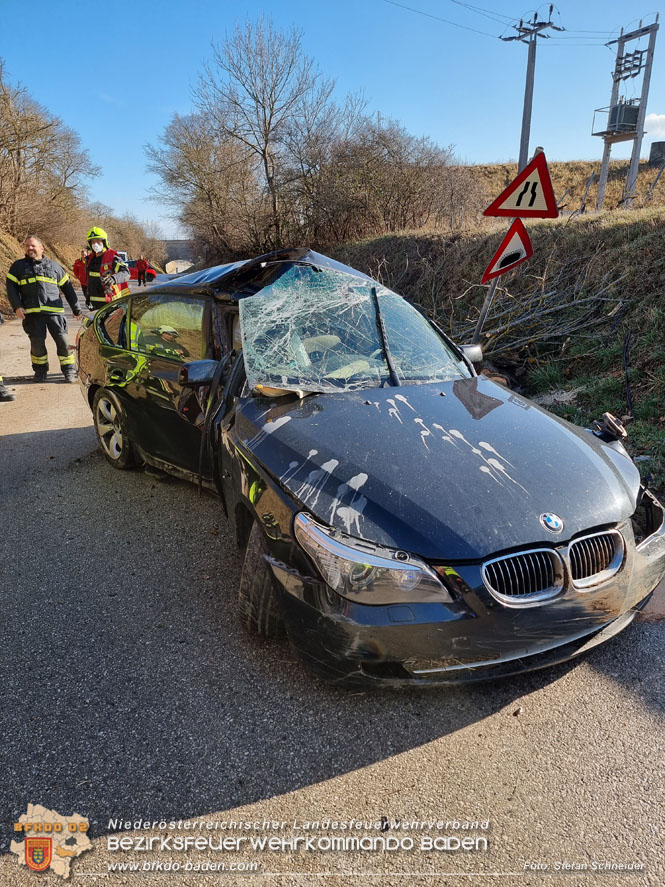 20220118 Spektakulärer Verkehrsunfall auf der L4010 bei Pfaffstätten  Foto: Stefan Schneider