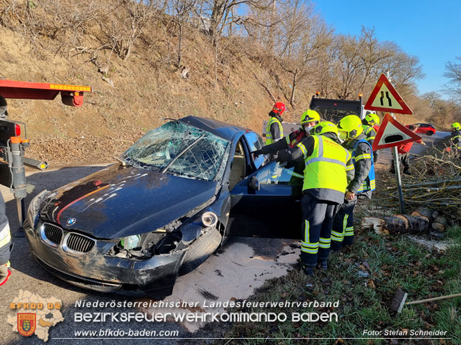20220118 Spektakulärer Verkehrsunfall auf der L4010 bei Pfaffstätten  Foto: Stefan Schneider
