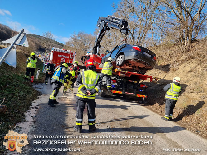 20220118 Spektakulärer Verkehrsunfall auf der L4010 bei Pfaffstätten  Foto: Stefan Schneider