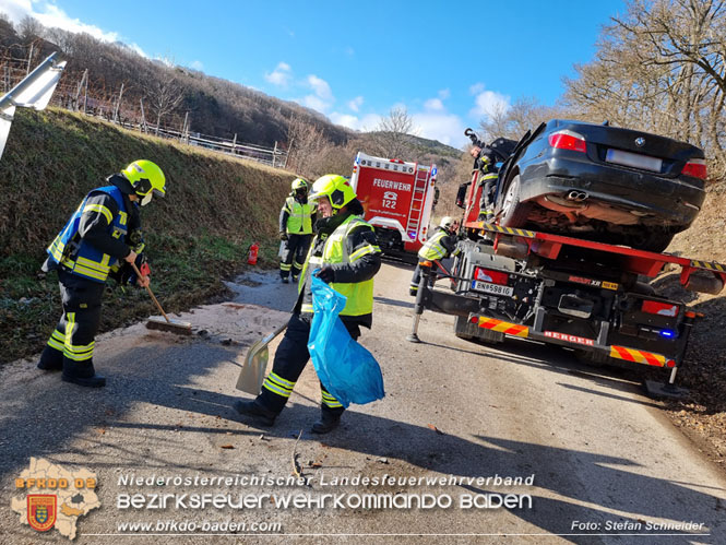 20220118 Spektakulärer Verkehrsunfall auf der L4010 bei Pfaffstätten  Foto: Stefan Schneider