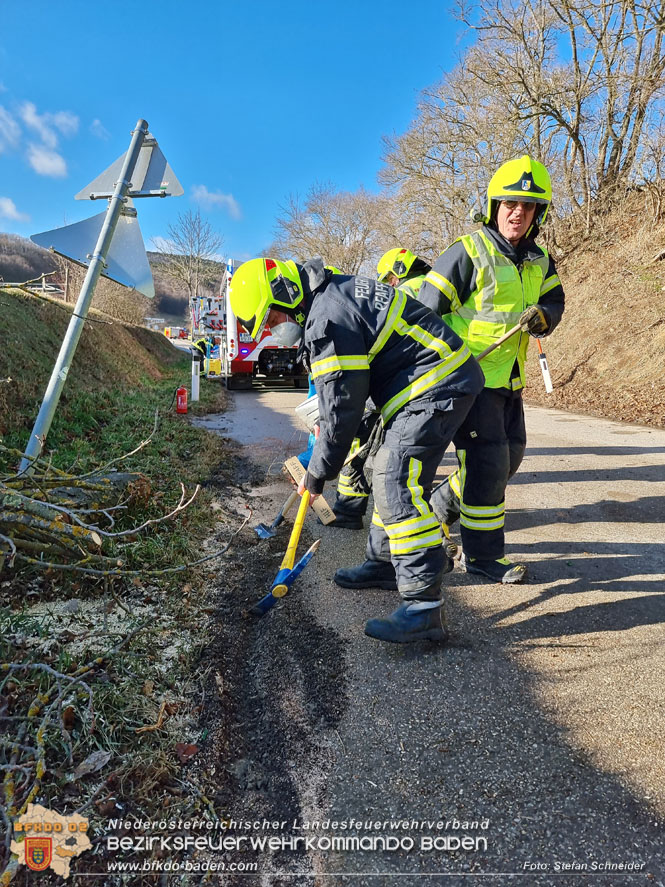 20220118 Spektakulärer Verkehrsunfall auf der L4010 bei Pfaffstätten  Foto: Stefan Schneider