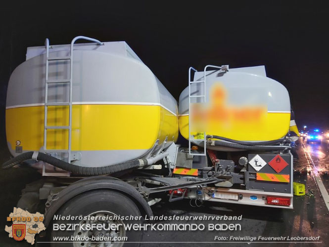 20220120 Lkw Auffahrunfall auf der A2 mit Gefahrguttransporter  Foto: Freiwillige Feuerwehr Leobersdorf
