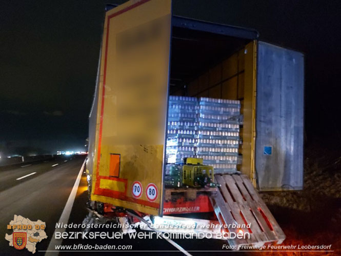 20220120 Lkw Auffahrunfall auf der A2 mit Gefahrguttransporter  Foto: Freiwillige Feuerwehr Leobersdorf