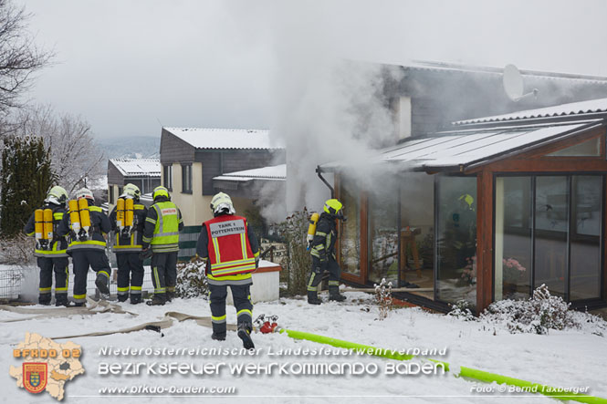 20220124 Wohnhausbrand in Berndorf - 3 Feuerwehren standen im Löscheinsatz   Foto: © Bernd Taxberger BFK Baden