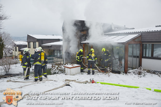 20220124 Wohnhausbrand in Berndorf - 3 Feuerwehren standen im Löscheinsatz   Foto: © Bernd Taxberger BFK Baden
