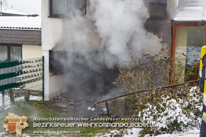 20220124 Wohnhausbrand in Berndorf - 3 Feuerwehren standen im Löscheinsatz   Foto: © Bernd Taxberger BFK Baden