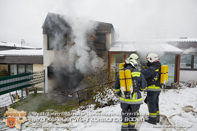 20220124 Wohnhausbrand in Berndorf - 3 Feuerwehren standen im Löscheinsatz   Foto: © Bernd Taxberger BFK Baden